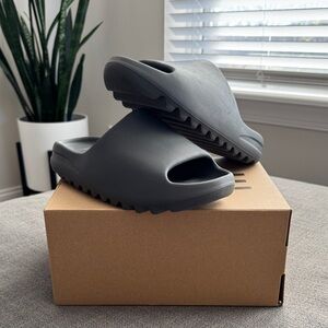 ‼️SOLD‼️ Yeezy Slide Slate Grey